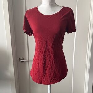🚫SOLD🚫EUC Lululemon Women’s Solid Red T-Shirt